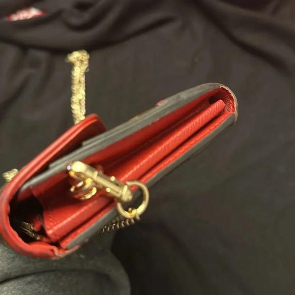 Louis Vuitton - Picture 6 of 13